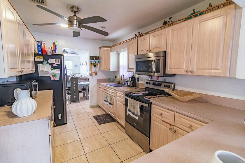 Charming Home with Attached Studio in Vibrant West Palm Beach - photo 18