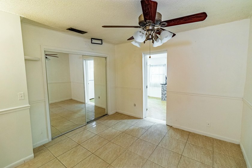 Charming Home with Attached Studio in Vibrant West Palm Beach - photo 25