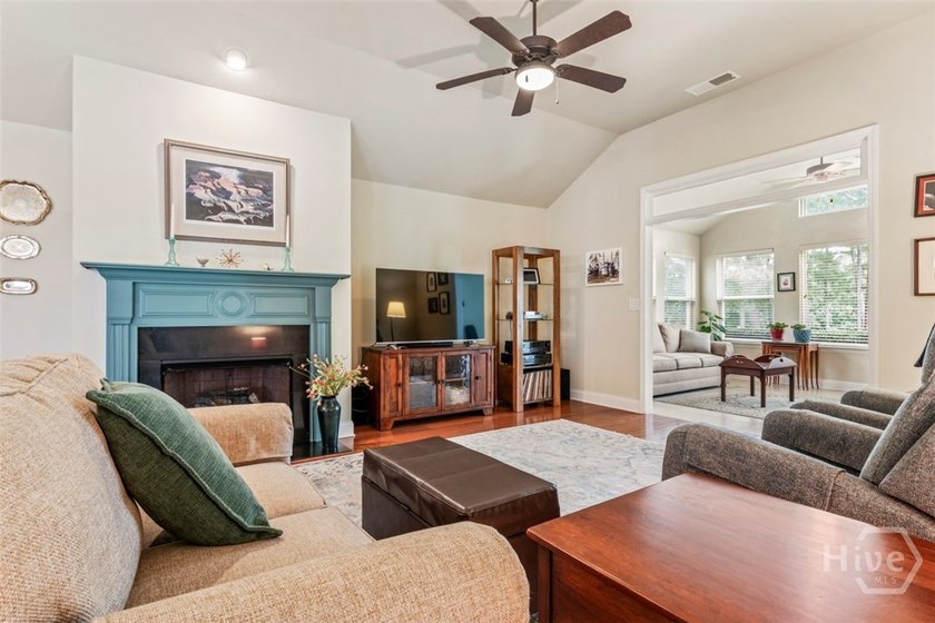 Recently enhanced with a beautifully updated owner's suite - photo 10