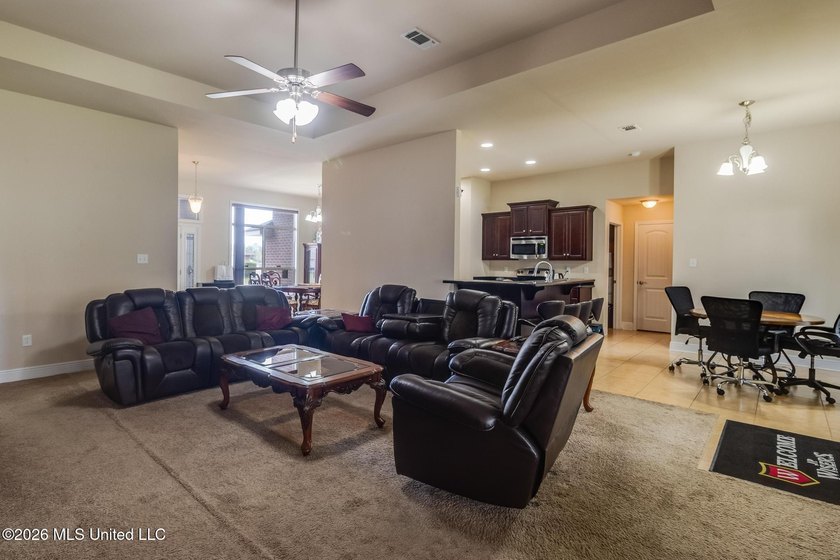 Welcome to 18028 Canal Landing Drive in Canal Crossing! This - photo 12