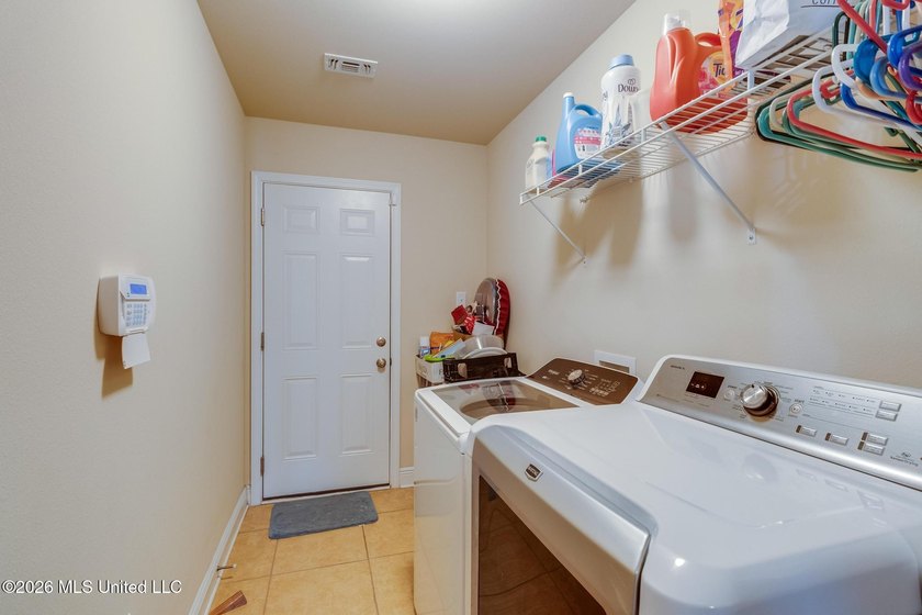 Welcome to 18028 Canal Landing Drive in Canal Crossing! This - photo 13