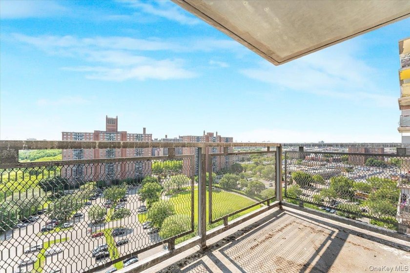 Step into this beautiful one-bedroom in a high rise building - photo 11