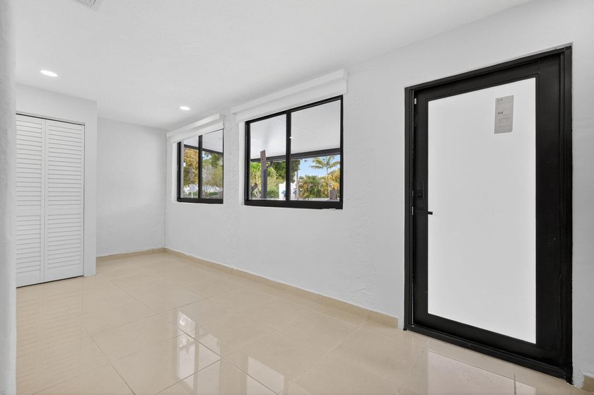 BRING YOUR BEST OFFERS. MOTIVATED SELLER! 3Br + Den(can be used - photo 11