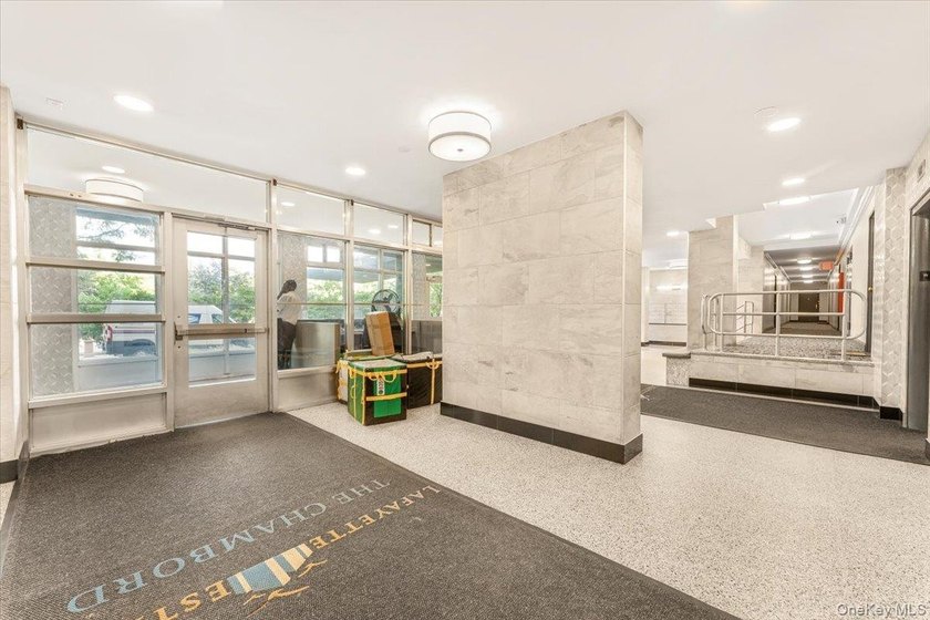 Step into this beautiful one-bedroom in a high rise building - photo 15