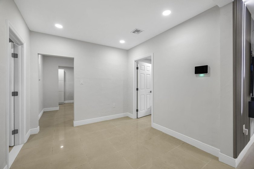 BRING YOUR BEST OFFERS. MOTIVATED SELLER! 3Br + Den(can be used - photo 19