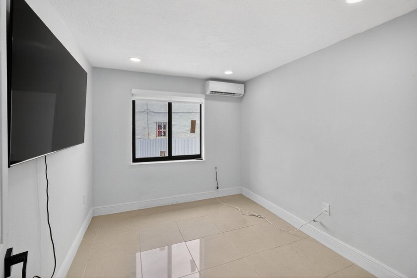 BRING YOUR BEST OFFERS. MOTIVATED SELLER! 3Br + Den(can be used - photo 20