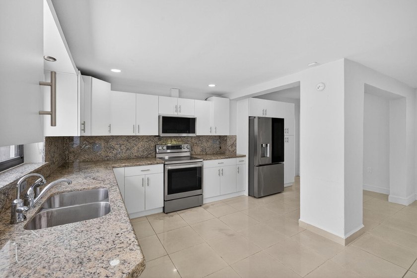 BRING YOUR BEST OFFERS. MOTIVATED SELLER! 3Br + Den(can be used - photo 22