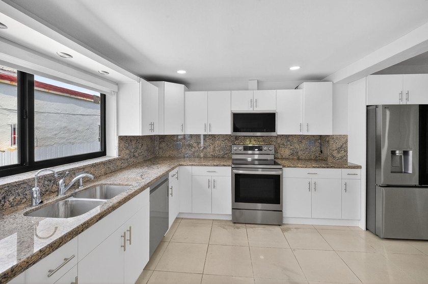 BRING YOUR BEST OFFERS. MOTIVATED SELLER! 3Br + Den(can be used - photo 23