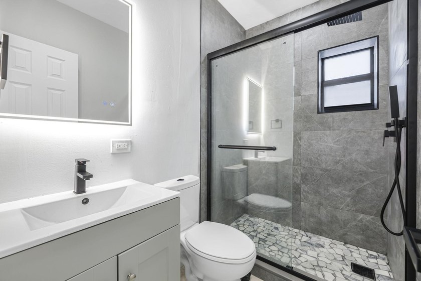 BRING YOUR BEST OFFERS. MOTIVATED SELLER! 3Br + Den(can be used - photo 25