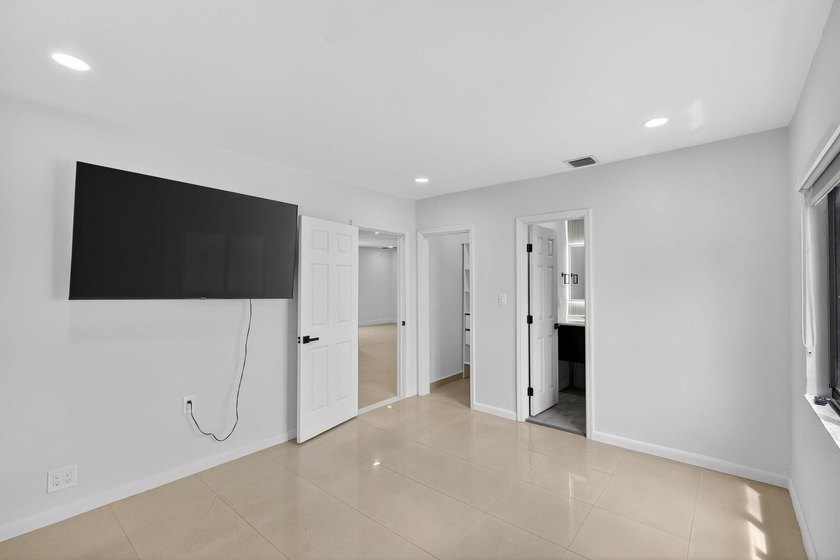 BRING YOUR BEST OFFERS. MOTIVATED SELLER! 3Br + Den(can be used - photo 26