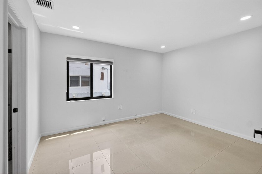 BRING YOUR BEST OFFERS. MOTIVATED SELLER! 3Br + Den(can be used - photo 28