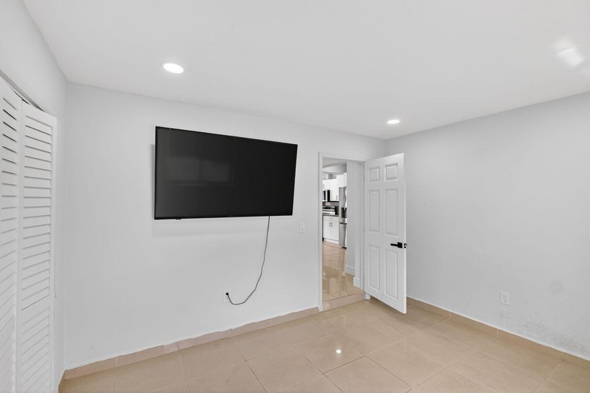 BRING YOUR BEST OFFERS. MOTIVATED SELLER! 3Br + Den(can be used - photo 30