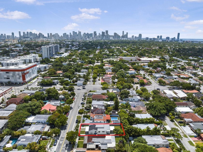 BRING YOUR BEST OFFERS. MOTIVATED SELLER! 3Br + Den(can be used - photo 38