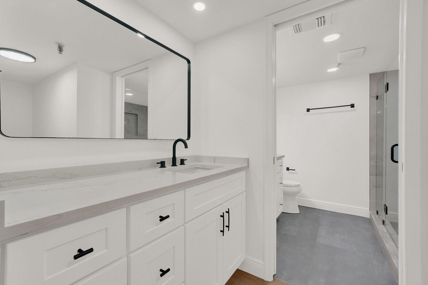 Enjoy effortless living in this beautifully updated 2 bedroom, 2 - photo 17