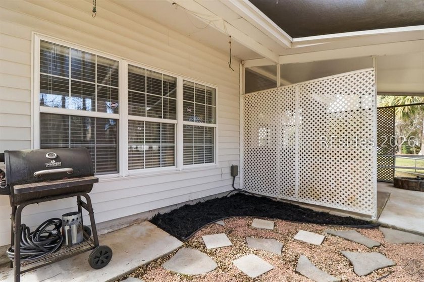 Welcome to this beautifully maintained one-story, 3-bedroom - photo 37