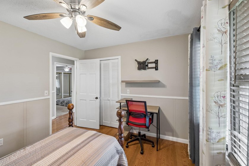 Spacious and versatile 4 bdr, 2.5 bath brick home situated on - photo 31