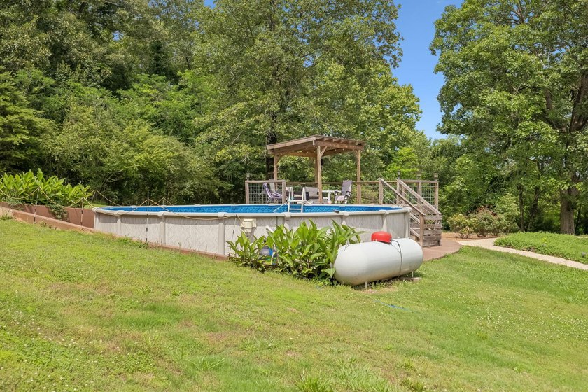 Spacious and versatile 4 bdr, 2.5 bath brick home situated on - photo 50