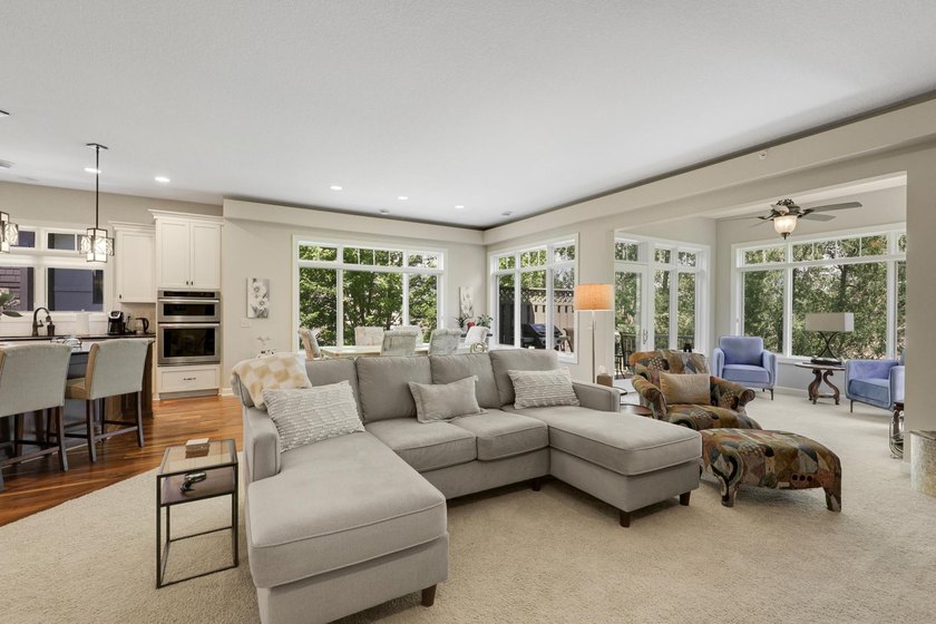 Live simply without sacrificing luxury in this supremely located - photo 14