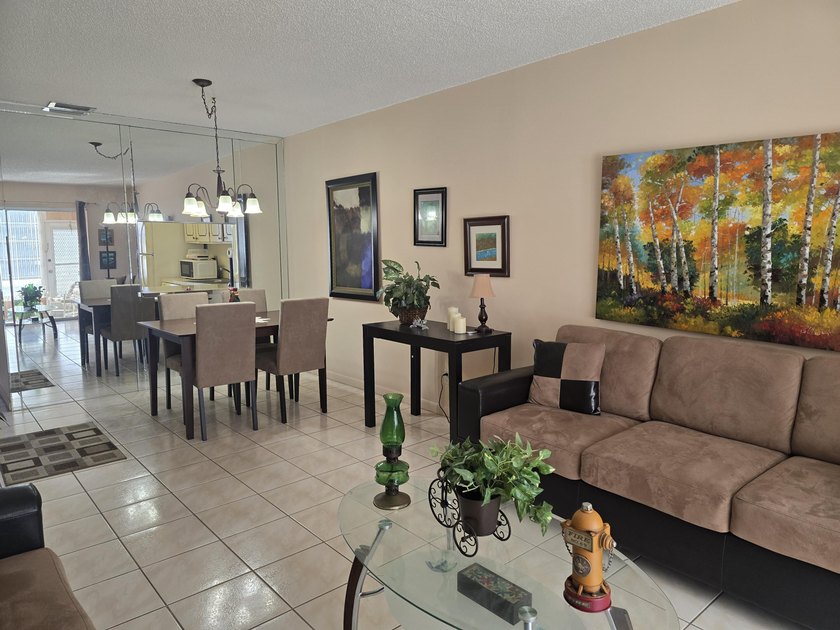 VILLA ON QUIET STREET, CONVERTIBLE FLOOR PLAN, WITH 2nd BEDROOM - photo 8