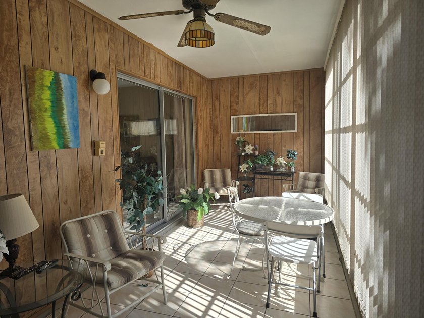 VILLA ON QUIET STREET, CONVERTIBLE FLOOR PLAN, WITH 2nd BEDROOM - photo 9