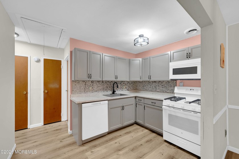 This charming one-bedroom, one-bath residence offers a spacious - photo 21
