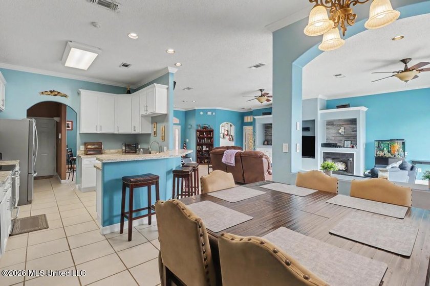 Beautiful home in the desirable Riverwalk Subdivision featuring - photo 12