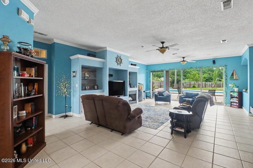 Beautiful home in the desirable Riverwalk Subdivision featuring - photo 15