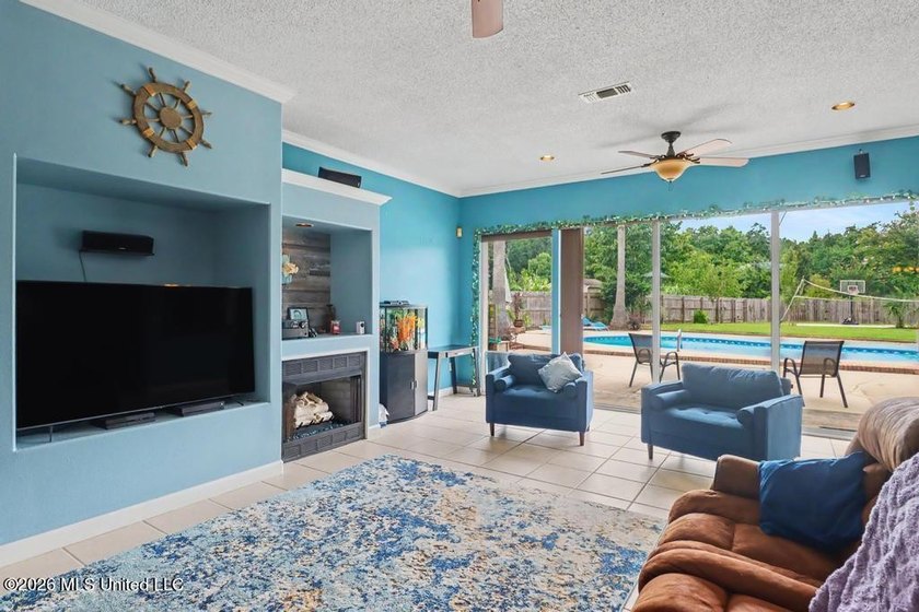 Beautiful home in the desirable Riverwalk Subdivision featuring - photo 16