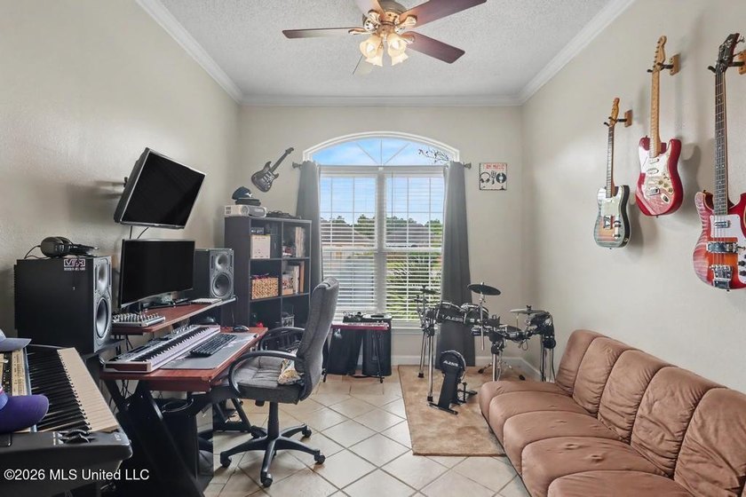 Beautiful home in the desirable Riverwalk Subdivision featuring - photo 18