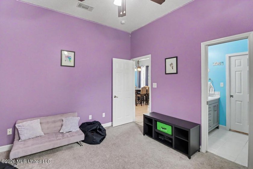 Beautiful home in the desirable Riverwalk Subdivision featuring - photo 25