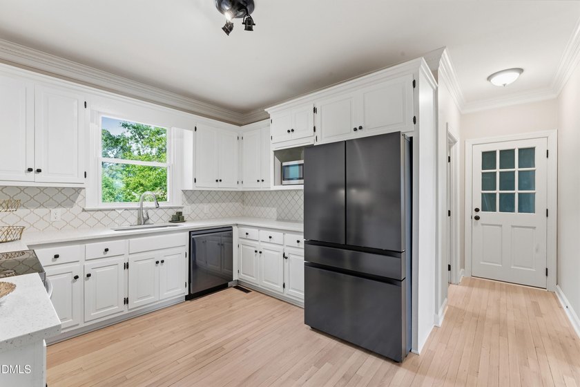 Welcome to this beautifully updated and spacious Colonial home - photo 8