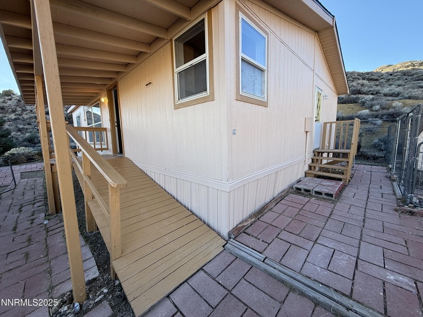 Turn-key home on top of the world with panoramic views! Enjoy - photo 3