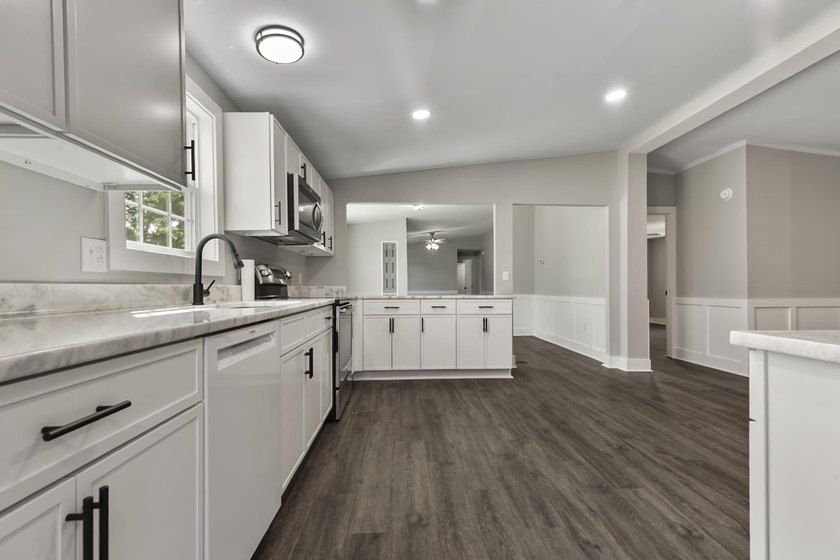 Completely Renovated Home on your owned 1/2 Acre lot with No HOA - photo 19