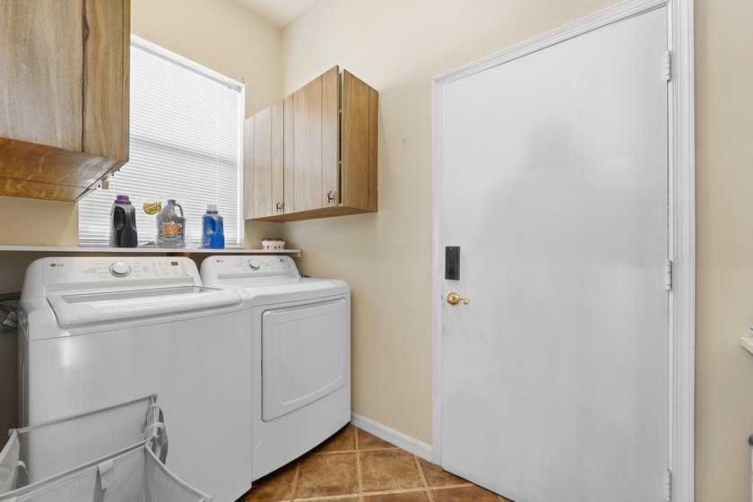 Welcoming double-door entry and open layout Bright kitchen - photo 23