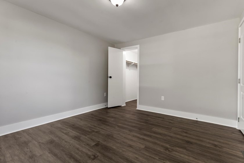 Completely Renovated Home on your owned 1/2 Acre lot with No HOA - photo 33