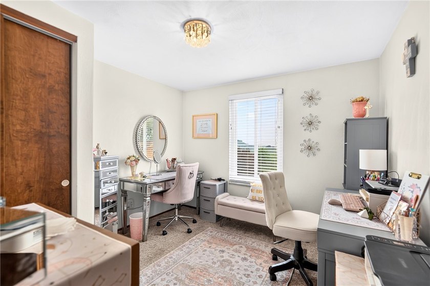 Welcome to this well-maintained 3-bedroom multi-level home - photo 33