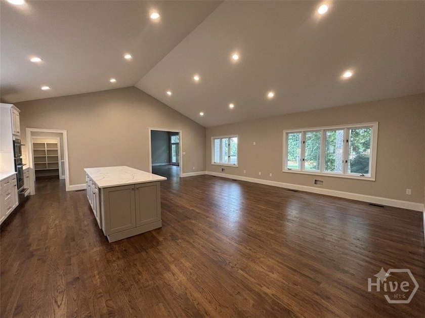 Stunningly renovated golf course home in the highly sought-after - photo 8