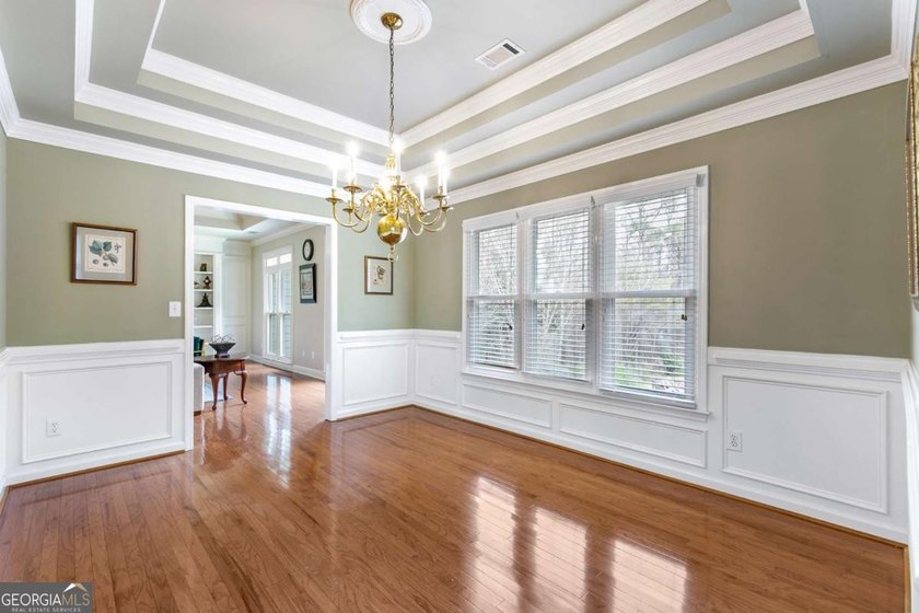You will love this SPRAWLING RANCH WITH BONUS on a partially - photo 11