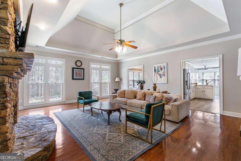 You will love this SPRAWLING RANCH WITH BONUS on a partially - photo 15