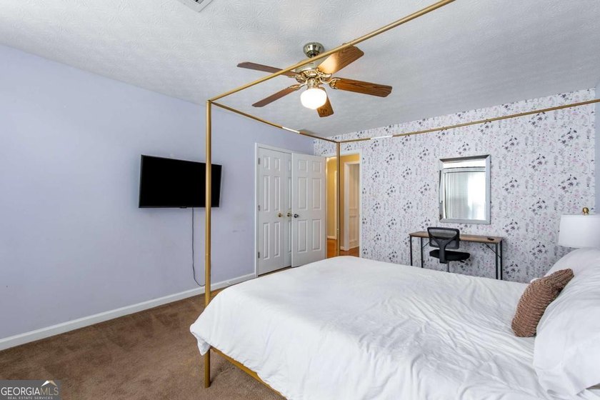 You will love this SPRAWLING RANCH WITH BONUS on a partially - photo 17
