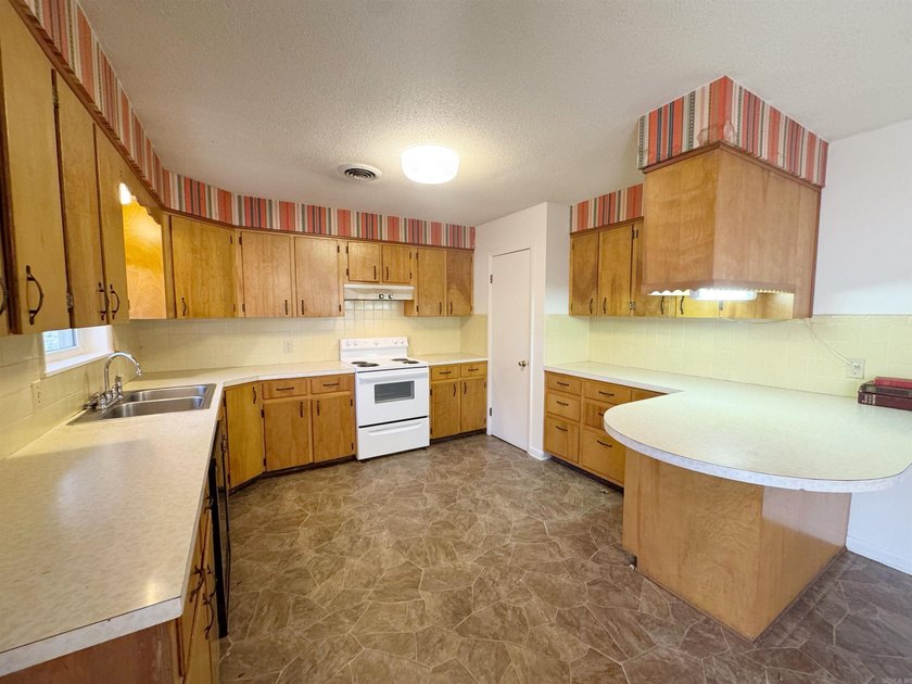 HUGE price drop, Ready to sell quick! Home will be sold as is - photo 18