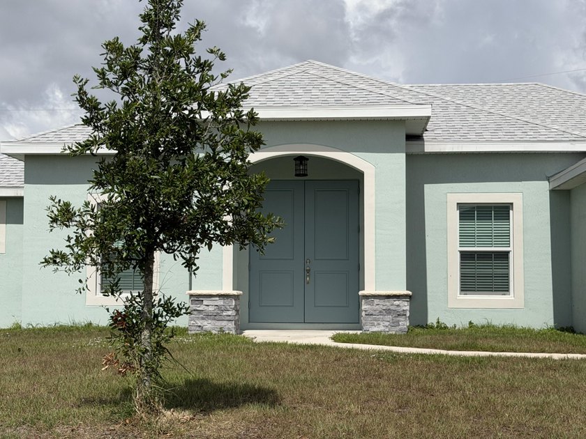 **Seller will contribute $10k towards closing costs or interest - photo 3