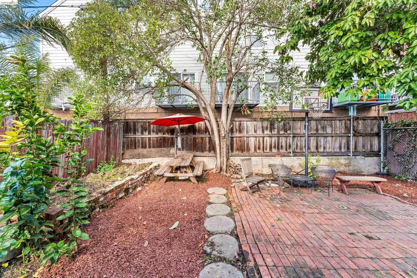 Prime East Oakland duplex near Mills College and Merritt College - photo 12