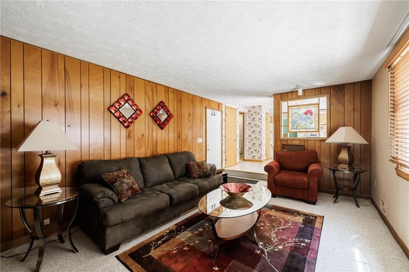 Welcome to this beautifully maintained 3-bedroom, 1.5-bath - photo 12