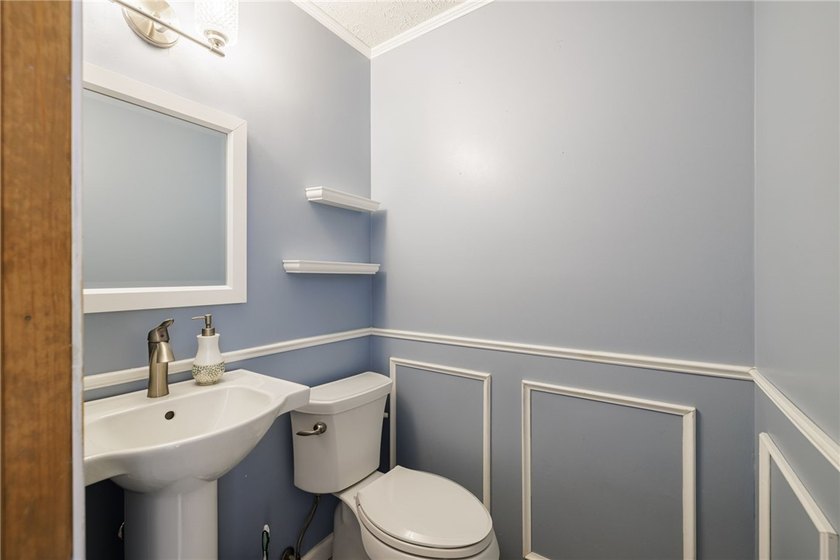 Welcome to this beautifully maintained 3-bedroom, 1.5-bath - photo 15