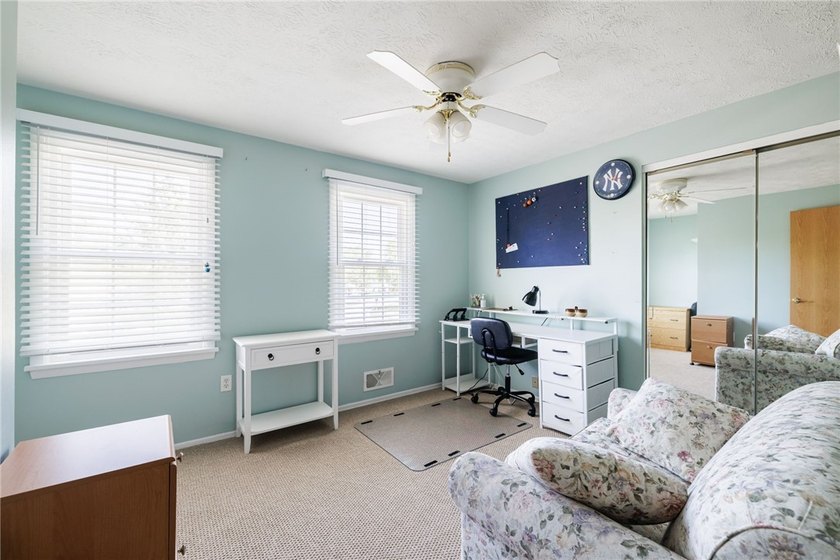 Welcome to this beautifully maintained 3-bedroom, 1.5-bath - photo 16