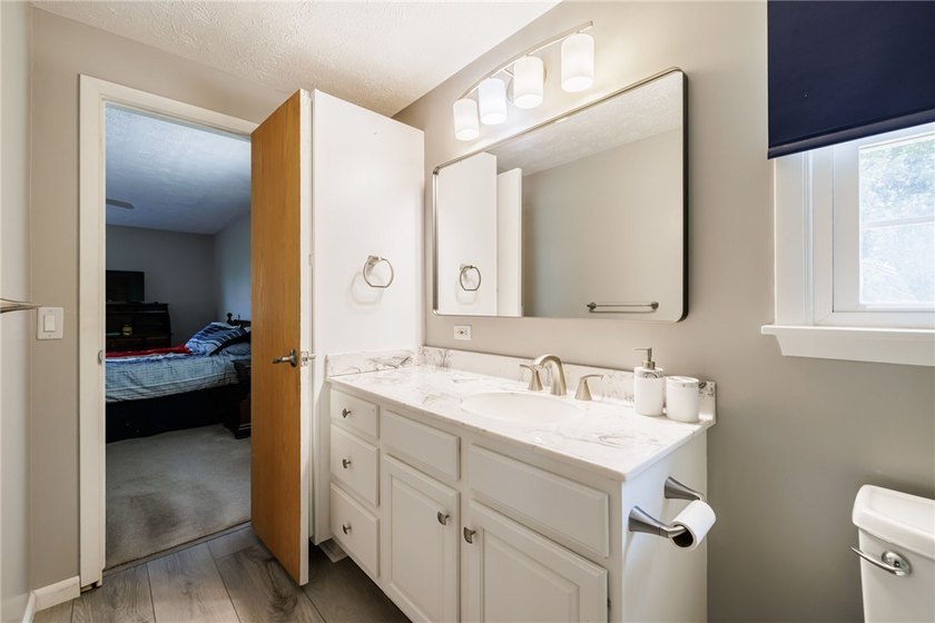 Welcome to this beautifully maintained 3-bedroom, 1.5-bath - photo 19