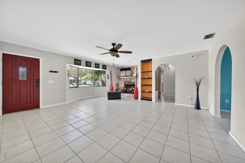 Lakefront Corner-Lot Gem on 1/3 Acre - No HOA! Welcome home to - photo 9