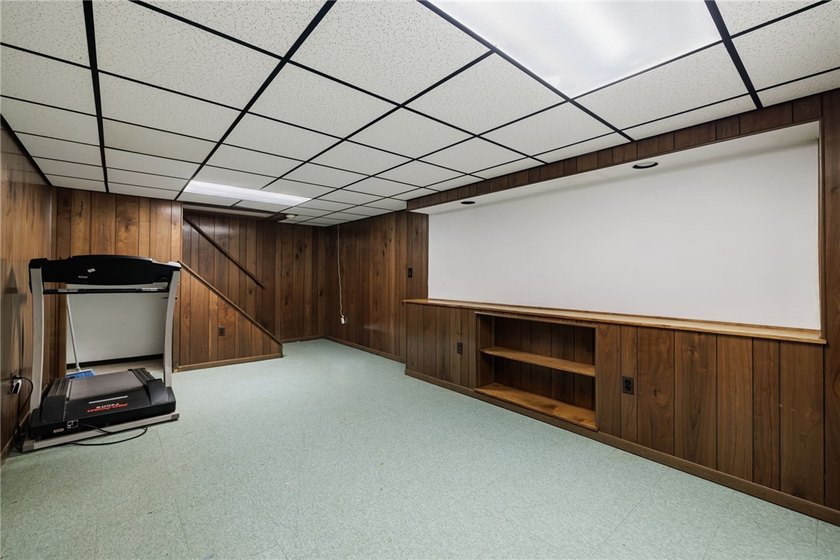 Welcome to this beautifully maintained 3-bedroom, 1.5-bath - photo 21