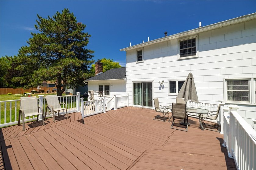 Welcome to this beautifully maintained 3-bedroom, 1.5-bath - photo 24